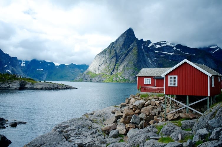Al momento stai visualizzando Posti incredibili: dormire in un faro in Norvegia, ecco dove …